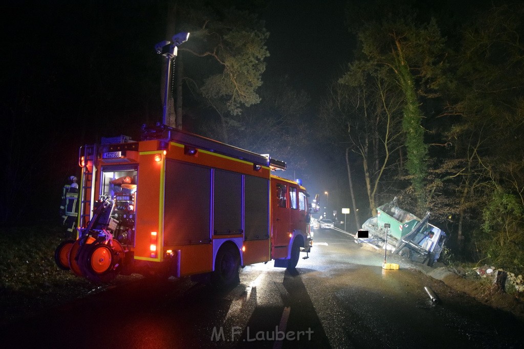 Container LKW umgestuerzt Koeln Brueck Bruecker- Dellbruecker Mauspfad P339.JPG - Miklos Laubert